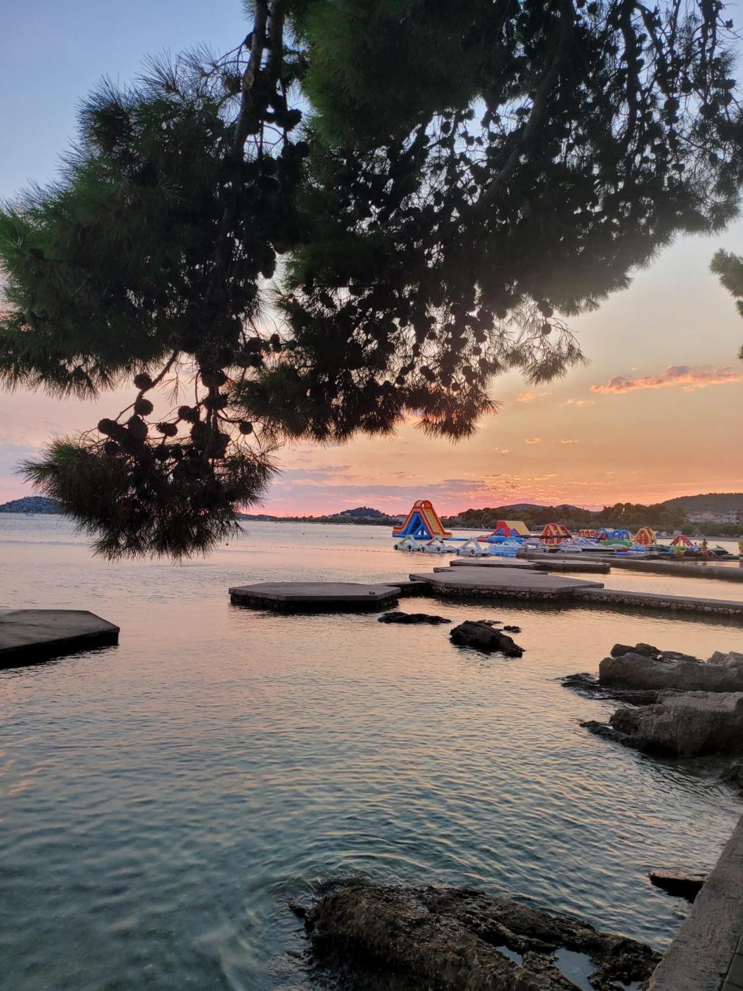 Apartmani Linda Vodice Esterno foto